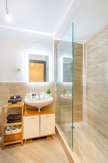 New! App Emeraude Confort Avec Piscine & Parking Appartement *